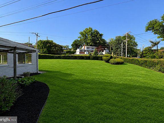 2nd image of 29 Beekman Rd