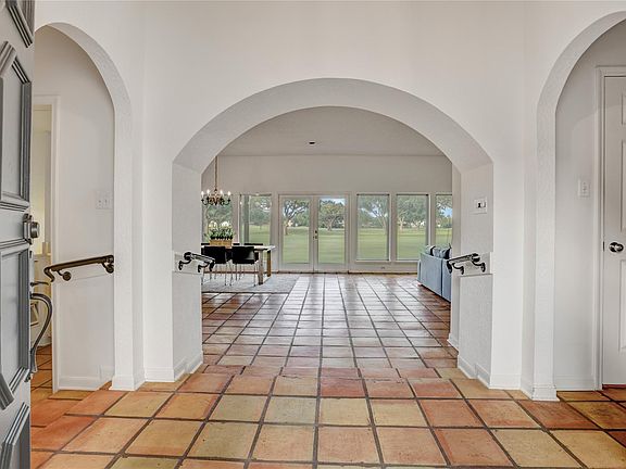 3rd image of 44 Crestwood Cir