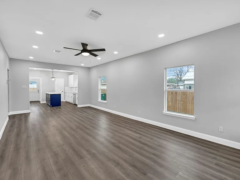 5604 Sherman St — Photo 4