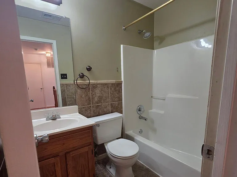 940 Newington Ct — Photo 8