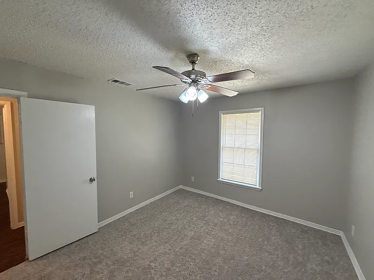 2607 Yeager St — Photo 11