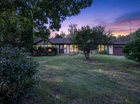 6137 Young Rd, Jackson, MI 49201