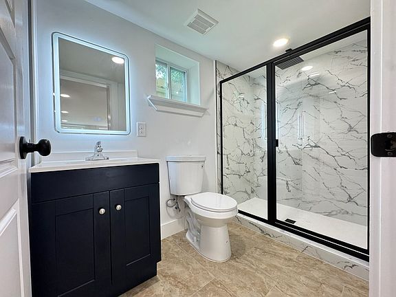 4th image of 1904B Carlton St #B
