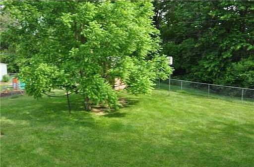 4th image of 560 Judith Dr