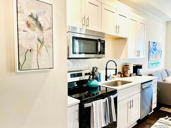 5th image of 1017 Parkwood Ave Unit 17