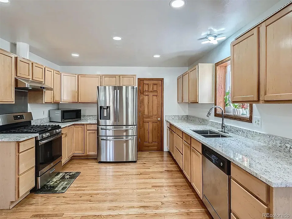 1255 Brentwood St