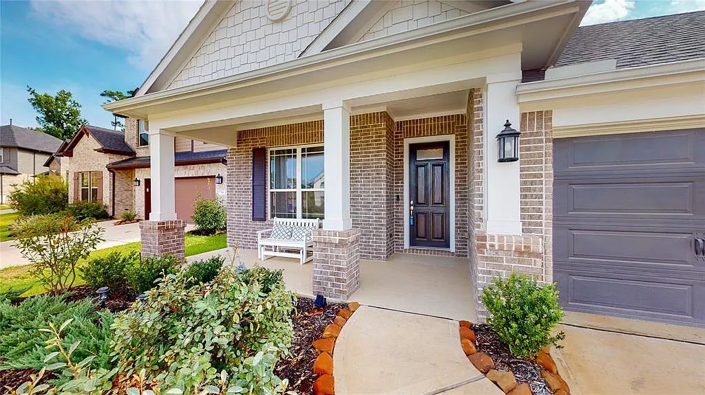 3 bed, 2.0 bath, 2179 sqft, $2,600 — Photo 2