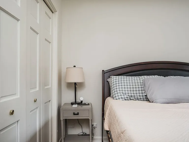 102nd Pl — Photo 22