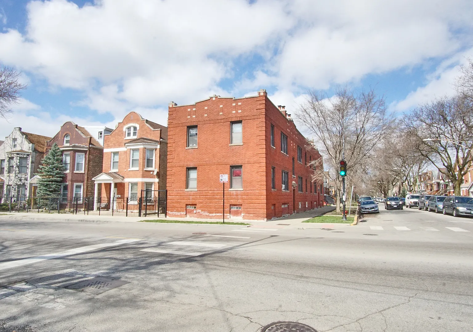 2 bed, 800 sqft, $1,300 — Photo 1
