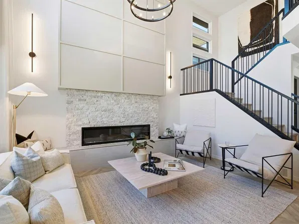 345 W West Grove Ln SW, Calgary, AB T3H 6E3