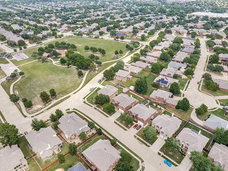11800 Pondview Ln — Photo 41