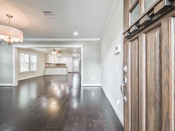 5th image of 810 Northwood St