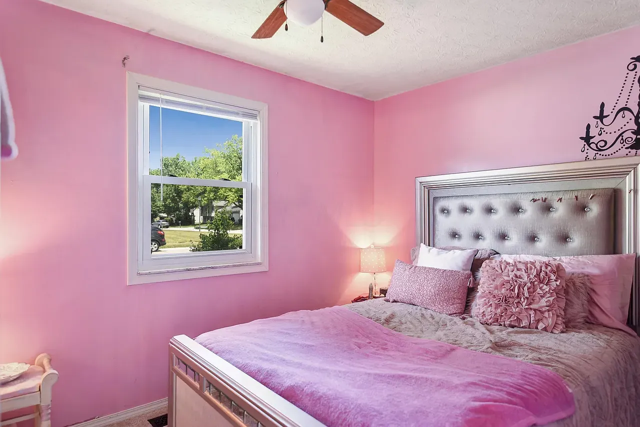 3 bed, 984 sqft, $1,988 — Photo 4