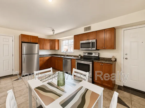 578B Cadder Ave, Kelowna, BC V1Y 5N4