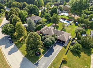 2 Blueheron Ln, Hamilton, ON L0R 1H1