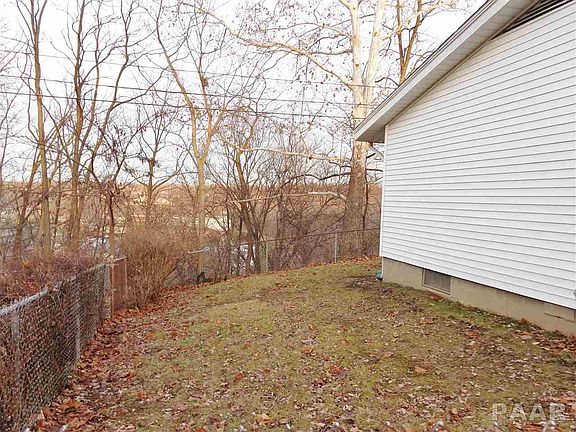 5th image of 2811 W Huntington Dr