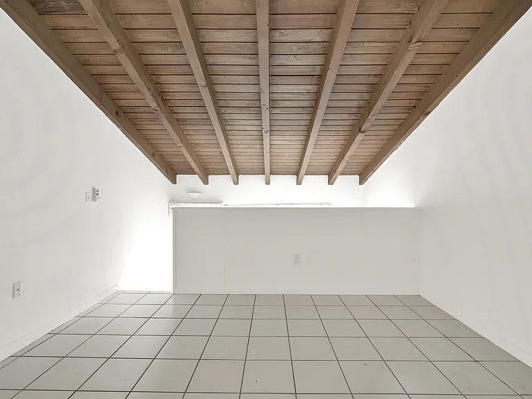 134 Salamanca Aveapt 4B — Photo 7