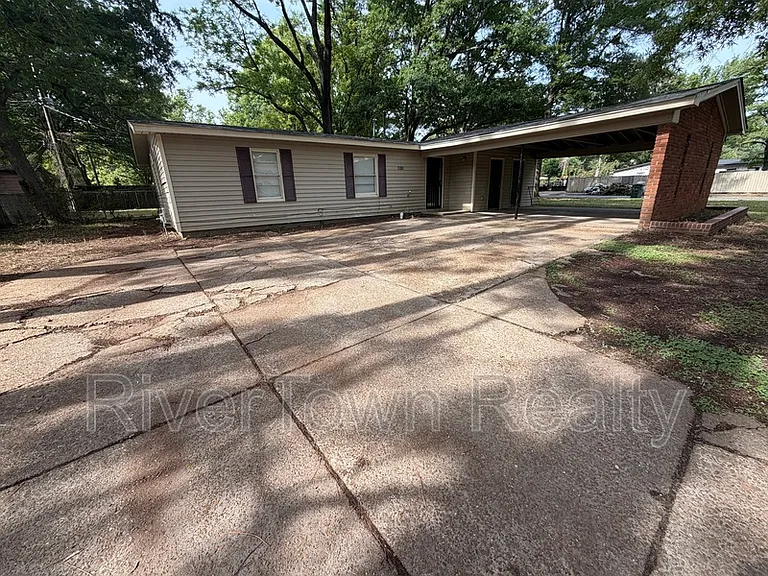 4825 Bridgedale Ave — Photo 2