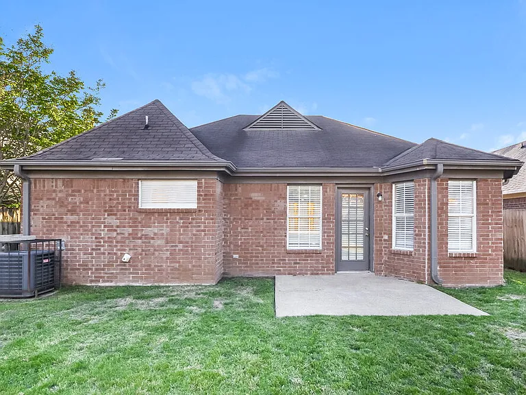 7642 Fox Hunt Dr E — Photo 16