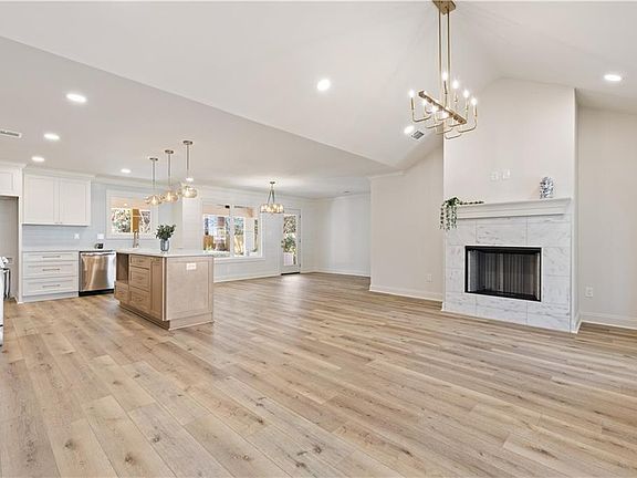 3rd image of 116 Brentwood Blvd
