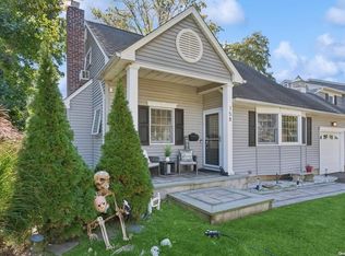 158 Chestnut St, Garden City, NY 11530