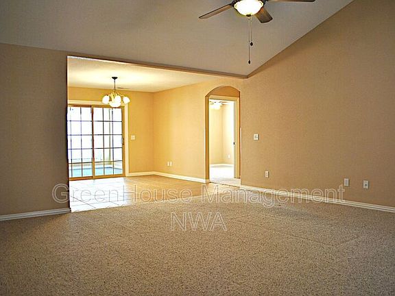 5th image of 3303 SW Carriageway Ave