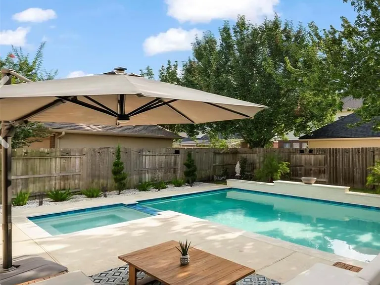 3006 Brooks Ct — Photo 2