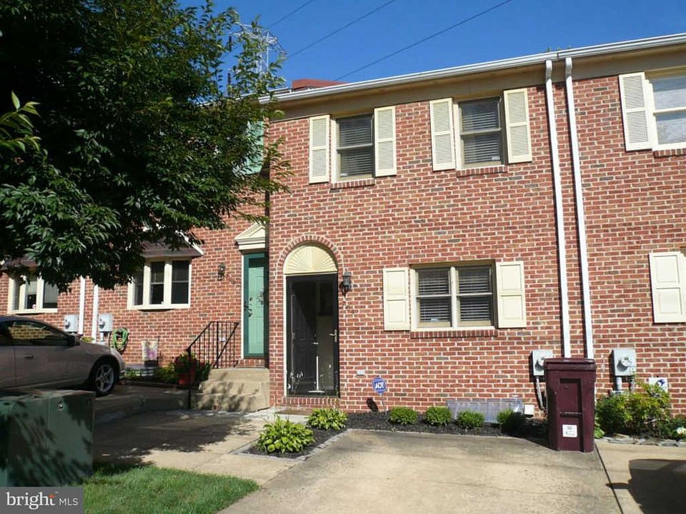 1st image of 704 Woodlawn Ave