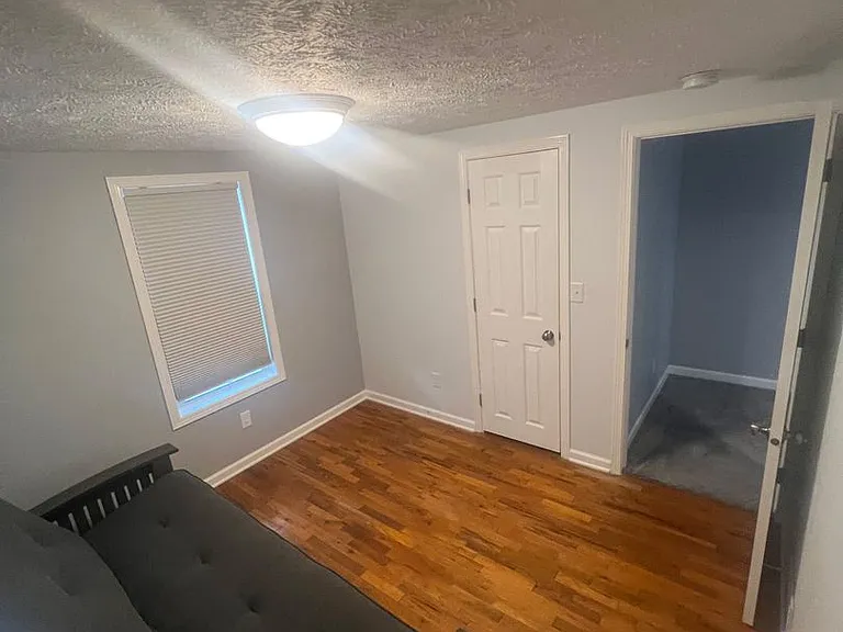 512 Blaine St — Photo 6