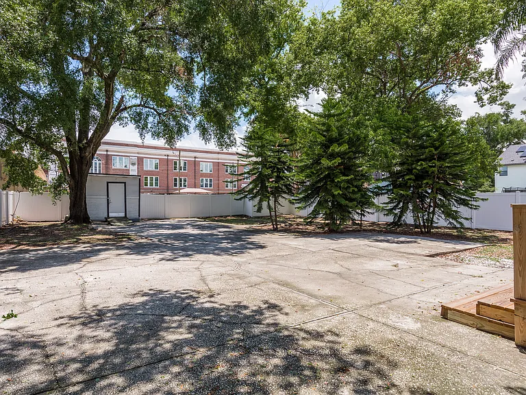 206 W Warren Ave — Photo 33