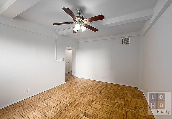 2nd image of 500 Grand St #C6g