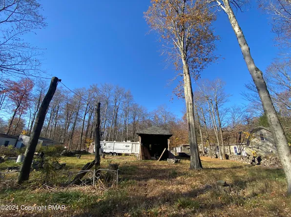 22 Crazy Papoose Trl, Gouldsboro, PA 18424