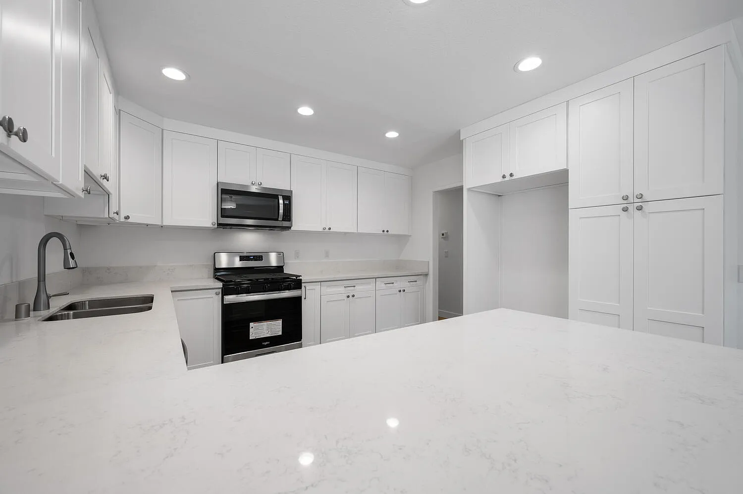 3 bed, 1300 sqft, $3,700 — Photo 1