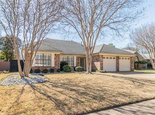 547 Kessler St, Grand Prairie, TX 75052