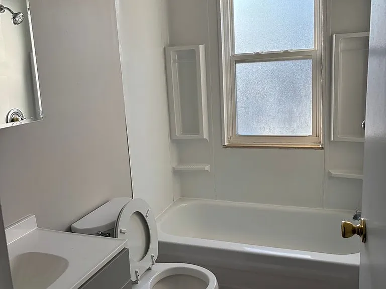 579-587 Carpenter St — Photo 3