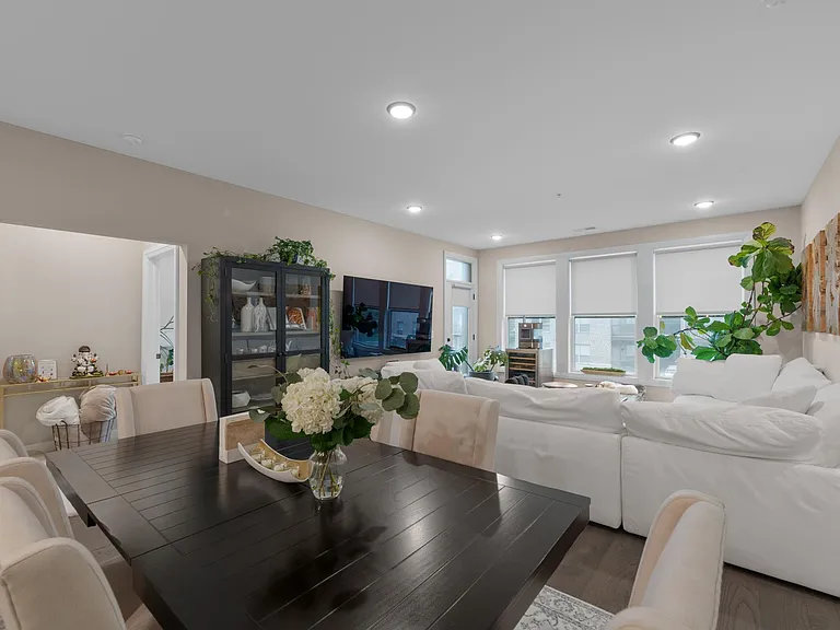 751 N 6th St #208 — Photo 9