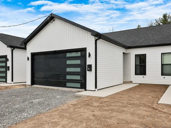 25 Elm St, Schroeppel, NY 13135