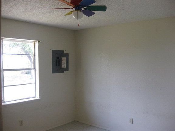 4th image of 1408 W Tichenor Ln