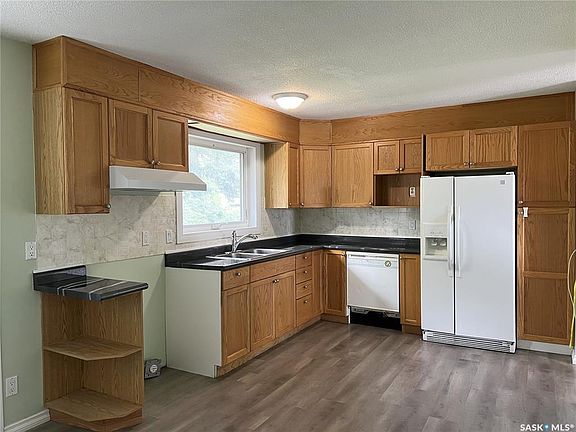 2nd image of 413 5th STREET W