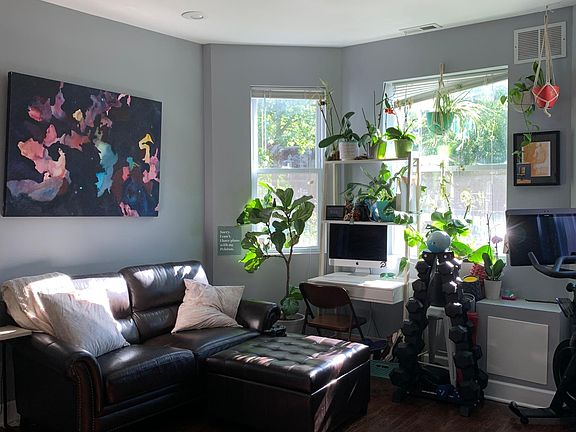 2nd image of 2941 N Hamlin Ave #1
