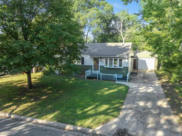 441 N 9th St, Towanda, KS 67144