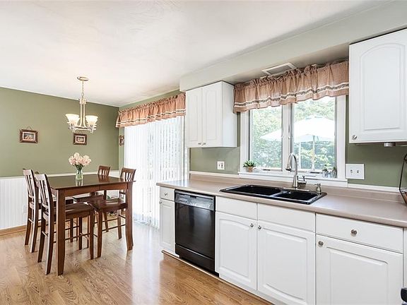 3rd image of 2358 Timberline Dr
