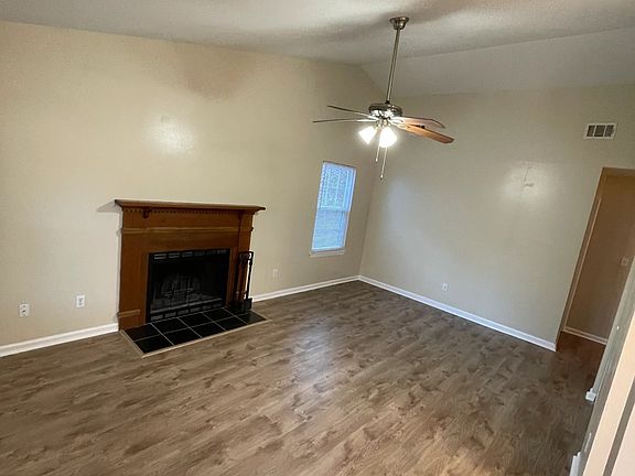 3rd image of 2817 Ridgecrest Dr