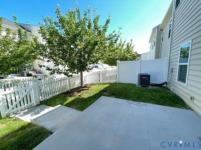 3 bed, 2.5 bath, 1584 sqft, $2,250 — Photo 4