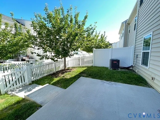 8107 Creekside Village Dr — Photo 5