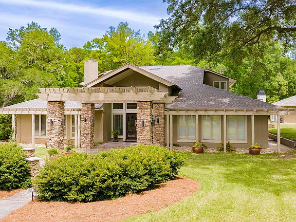 2nd image of 6801 N Winding Brook Dr