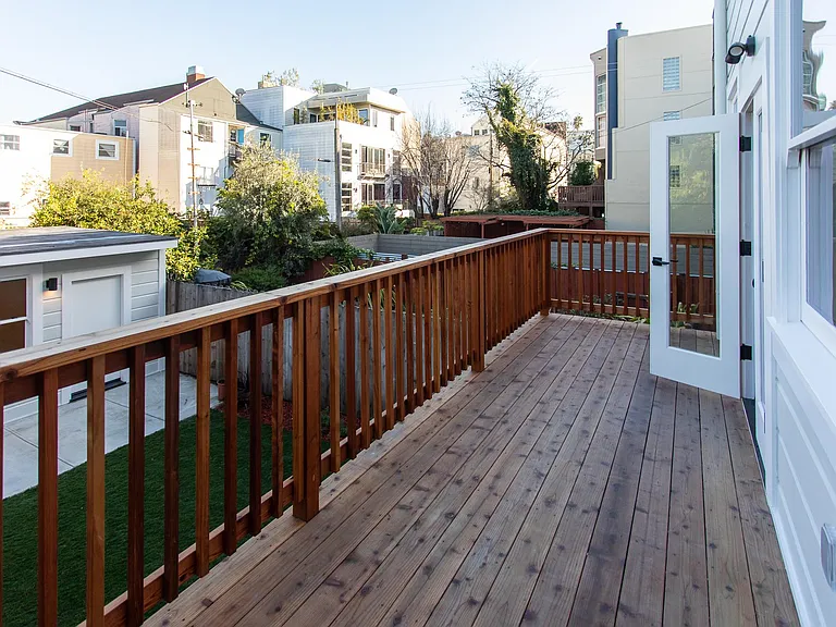 861 S Van Ness Ave — Photo 22