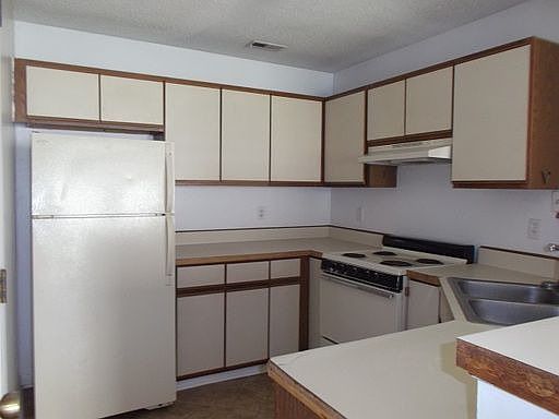 4th image of 106 Basswood Ct