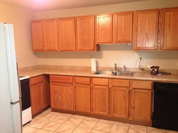 3rd image of 4388 Peterboro St