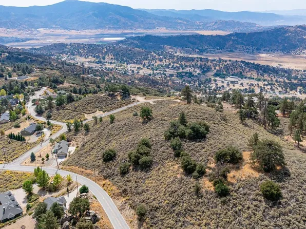 25201 Jacaranda Dr #546, Tehachapi, CA 93561